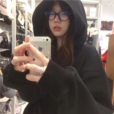 在他的阴影下